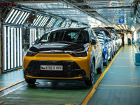 トヨタ『アイゴX』改良新型、欧州Aセグ初のフルハイブリッド生産開始…「GRスポーツ」も設定 画像