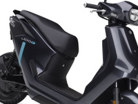 ヤマハの原付「ジョグ」が新型電動スクーターに変身！ ホンダの交換式バッテリー採用、本体のみ販売で15万9500円 画像