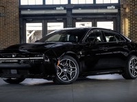 550馬力のマッスルカー『チャージャー スキャットパック』、4ドアの米国受注開始…6万ドル以下で最強のセダンに 画像