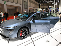 日産の新型セダンが「コスパ最強」と話題に！ モビショーで公開後「リーフの半額！」「どうして日本では…」など反響続々 画像