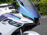 新カラー効果絶大!? ヤマハ『YZF-R25』の販売が前年比2倍近くに…斬新すぎる「マットパールホワイト」を半数以上が選んだ理由 画像