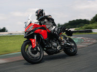 【ドゥカティ ムルティストラーダV2 試乗】ライダーに寄り添う進化を果たした、ドゥカティの“新章”…小川勤 画像