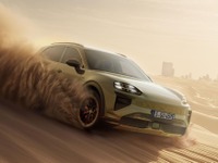 ポルシェ『カイエン』新型、ドバイ砂漠でオフロード性能を初披露 画像