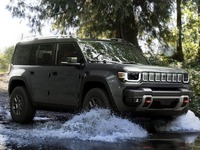 ジープ、新型電動SUV『リーコン』発表…650馬力モーターで伝統の4×4性能を実現 画像