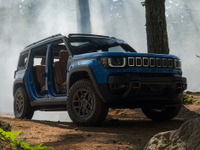 ジープの“四角い”新型電動SUVに熱視線！ 注目のオフロード性能に「ドア外せるのガチ」「ちゃんとジープらしい」の声も 画像