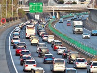 年末年始の高速道路渋滞予測、上下線とも1月2-3日に集中［新聞ウォッチ］ 画像