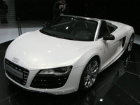 【フランクフルトモーターショー09】R8スパイダー…妥協しないV10とカーボンボディ 画像