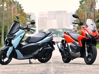 日常か、非日常か？ ヤマハ『NMAX155』とホンダ『ADV160』を徹底比較！…11月のモーターサイクル記事ベスト5 画像
