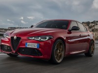 アルファロメオ『ジュリア』と『ステルヴィオ』、合計85台の限定車「INTENSA」登場…750万円から 画像