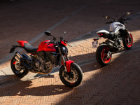 史上最軽量の175kg！ 新V2エンジン搭載のドゥカティ『モンスター』発表、日本発売は2026年4月に 画像