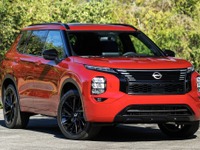 もっと良くなったはず？ 日産『ローグPHEV』は三菱アウトランダーPHEV派生…海外報道 画像