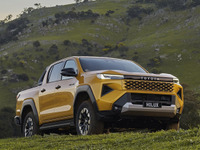 トヨタ『ハイラックス』新型、豊田自動織機のACインバーター採用…キャンプ時などの電源ニーズに対応 画像