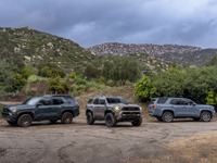 かつての「ハイラックスサーフ」、トヨタ『4ランナー』に米2026年型…ハイブリッド中心に9グレード展開 画像