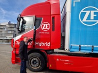 ZF、大型トラック用PHEVの実証試験を実施…最大73%のCO2削減へ 画像