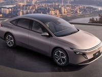日産の新型PHEVセダン『N6』、EV航続180km…約220万円から中国発売 画像