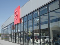 日産、国内初のカルコパイライト太陽電池を販売店に導入…神奈川県で実証実験 画像