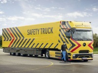 メルセデスベンツ、トラックとバス向け最新安全装備を公開…事故を防ぐテクノロジー 画像