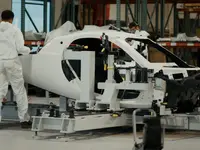 米EVアプテラ、ソーラーパネル搭載3輪EV量産化へ…車両組立ライン公開 画像