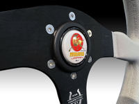 テーマは「馬」、MOMOが日本限定ステアリング「JAPAN YEAR モデル」を199本限定で発売 画像