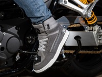 SCOYCOシューズの機能「全部乗せ」、バイク系YouTuberコラボモデル「MT107WP」発売 画像