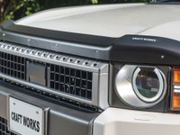 『ランクル250』のグリルまわりをワイルドに演出！ クラフトワークスが専用バグガード発売へ…1万4800円から 画像