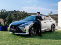 レクサス『RZ』を“純正”で後付けパワーアップ！ KINTO車もOK、22万円で出力30kW向上 画像