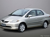 ああ、あ、新型スモールカー人気に明暗……『フィット・アリア』は? 画像