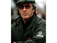 サー・スチュワートが頬の腫瘍を除去 画像