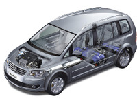 VW ゴルフ トゥーラン、天然ガス仕様車が進化…最大航続距離は520km 画像