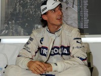 クビサのルノー入り正式発表 画像