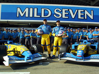 ルノーF1新車発表会日程---たばこがスポンサーで、あちらとこちらで 画像