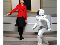 私はロボット、あなたは……新型ホンダ『ASIMO』、人応答機能が進化 画像