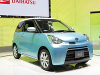 【東京モーターショー09】箕浦ダイハツ社長、イースの発売は2-3年内 画像