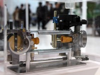 【東京モーターショー09】スズキ グラディウス400ABS はライポジのチェック可 画像