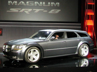 【LAショー2003速報】ダッジ『マグナムSRT-8』…カテゴリー不明のすごいワゴン 画像