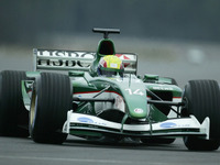 ジャガーF1、インターネットで新車「R4」発表 画像