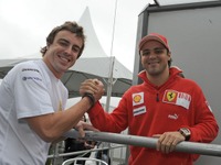 アロンソがフェラーリ・ファクトリーを初訪問 画像