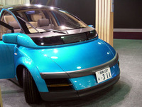 【デトロイトショー2003続報】8輪の電気自動車『KAZ』…イメチェンしました 画像