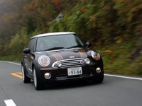 【VW ポロ & MINI 50 メイフェア 比較試乗】優等生のポロか、個性に浸れるMINIか…藤島知子 画像