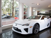 レクサス LFA 英国上陸…欧州では2010年春受注開始 画像