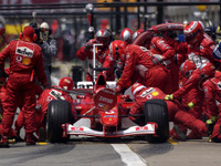 F1さらなる新ルール検討でレース戦略に大変化? …燃料補給 画像