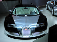 ドバイショック、2億円超…ブガッティ ヴェイロンに限定車 画像