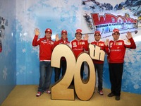 アロンソ、フェラーリレッドを初披露 画像