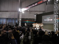 【東京オートサロン10】イベントステージにコンパニオン大集合! 画像