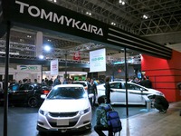 【東京オートサロン10】プリウス & インサイト のRR仕様…トミーカイラ 画像