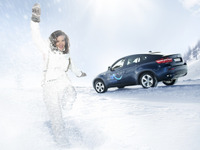 女子フィギュアのスターをブランド大使に　BMW 画像