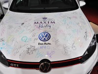 VW、ハリウッドセレブのサイン入りゴルフ GTIをオークションへ…ハイチ復興支援 画像