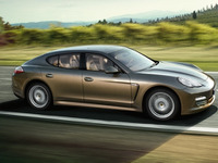 ポルシェ パナメーラ にV6エンジン 画像