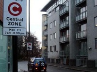 サダム・フセイン、バグダッド侵入の英軍車両1台につき5ポンドの課金 画像