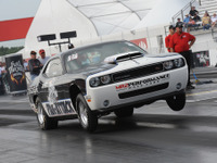 ダッジ チャレンジャーにドラッグレース専用車 画像